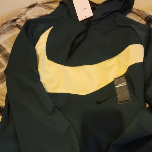 Nike Men's Green and Cream Sweater - Picture 2 of 6
